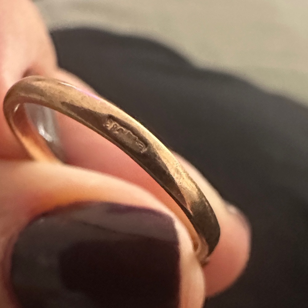 Elegant Gold Women's Ring - Picture 4 of 4